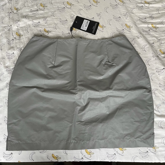 ⭐️ 4/$10 Reflective zip up mini skirt - Picture 4 of 5